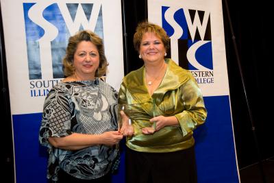 Dawn Mushill Recieves the Distinguished Alumnus Award from SWIC Dawn Mushill Recieves the Distinguished Alumnus Award from SWIC